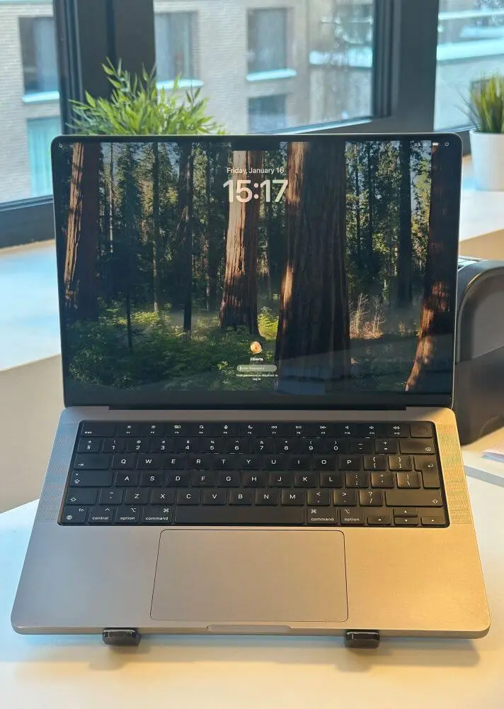 Naujas Macbook kompiuteris Naujas Macbook kompiuteris