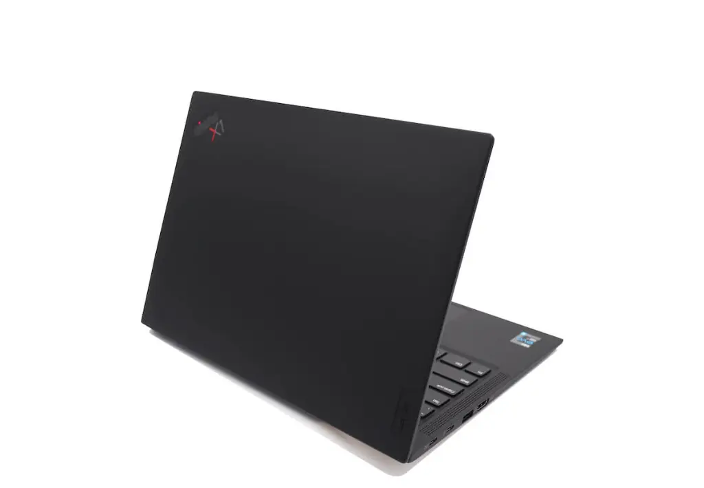 Lenovo X1 Carbon 9th nugara.webp