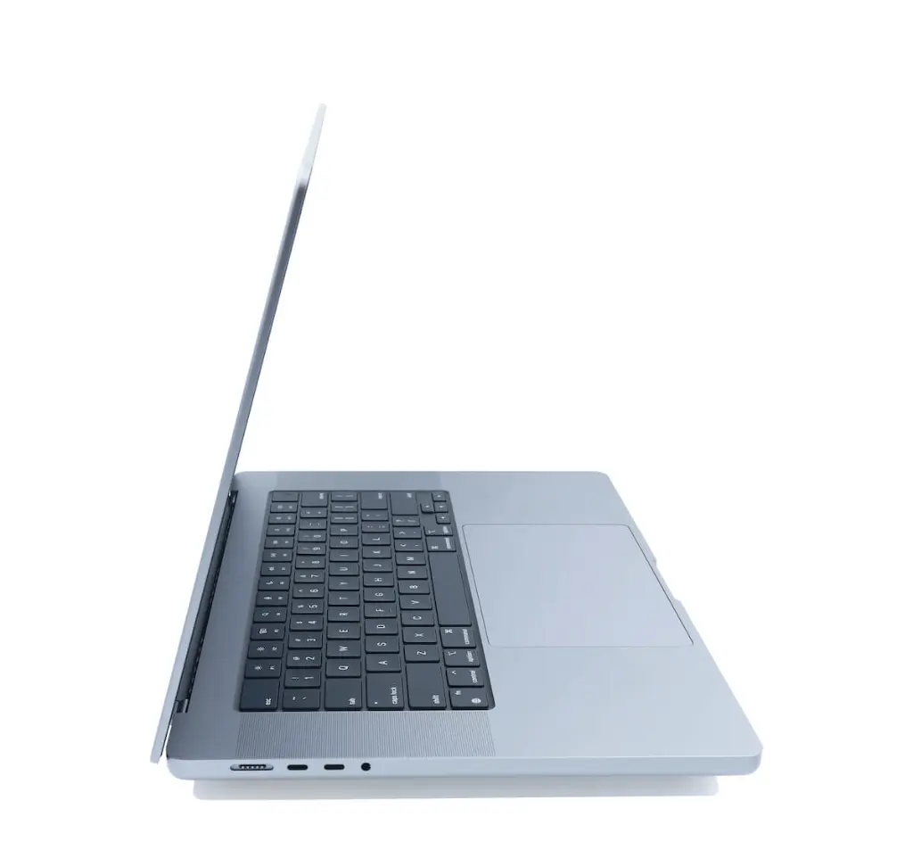 MacBook Pro 16 M1 Pro šonas.webp