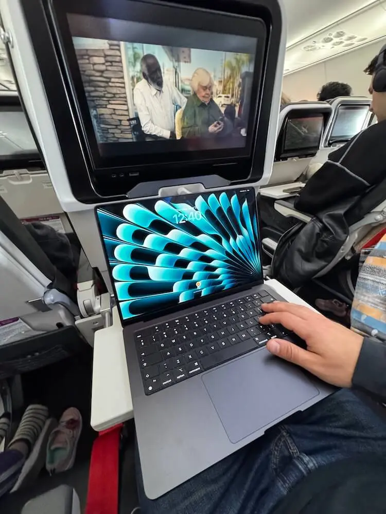 Macbook Pro M4 Pro kompiuteris
